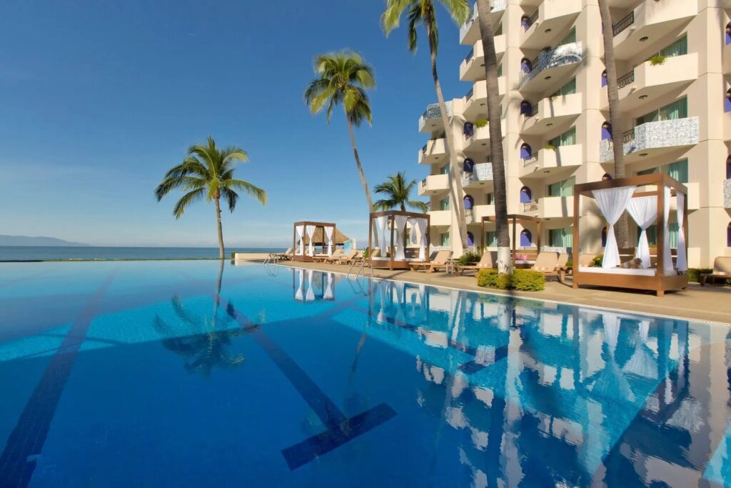 Crown Paradise Club And Crown Paradise Golden hotel image for Mexico Local Guide